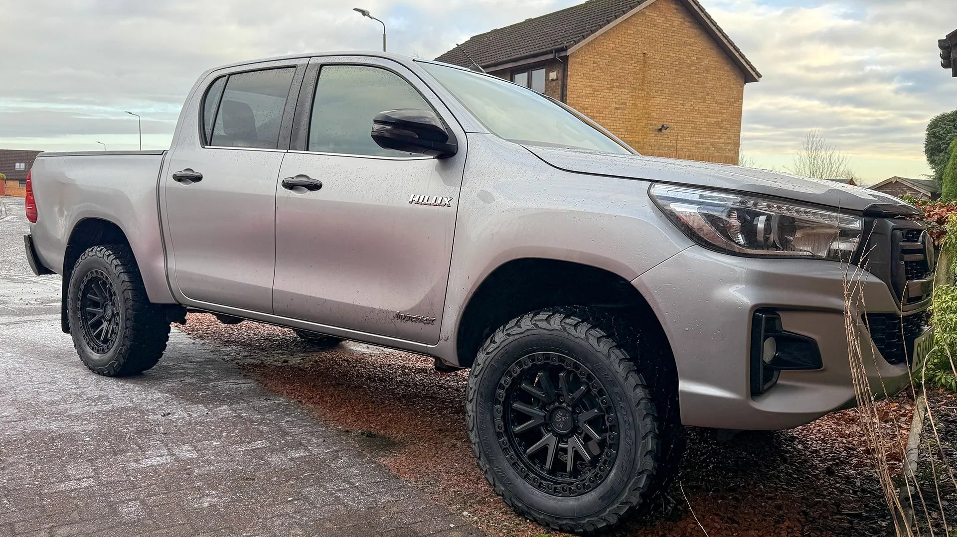 TOYOTA HILUX (2016+)