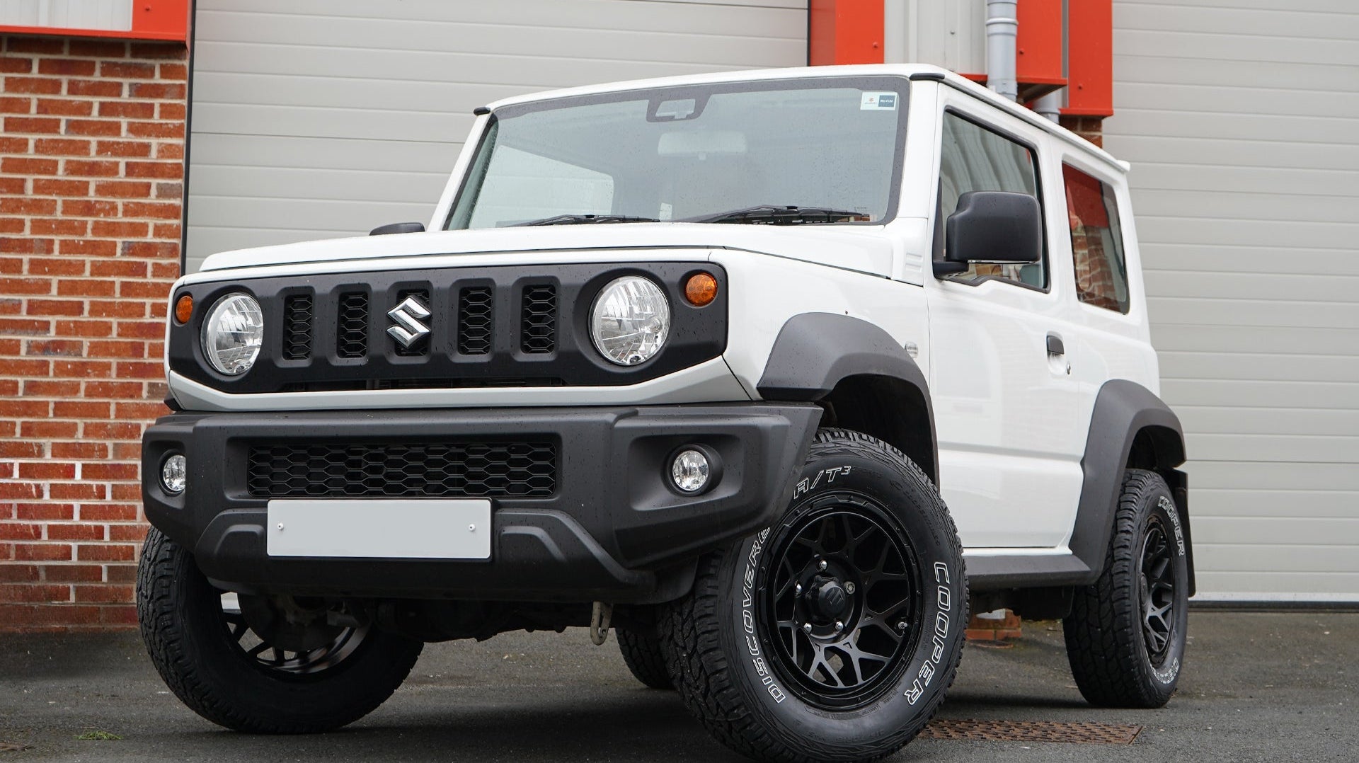 SUZUKING JIMNY WITH 16 INCH MAGPIE M-01 WHEELS STREET TRACK LIFE
