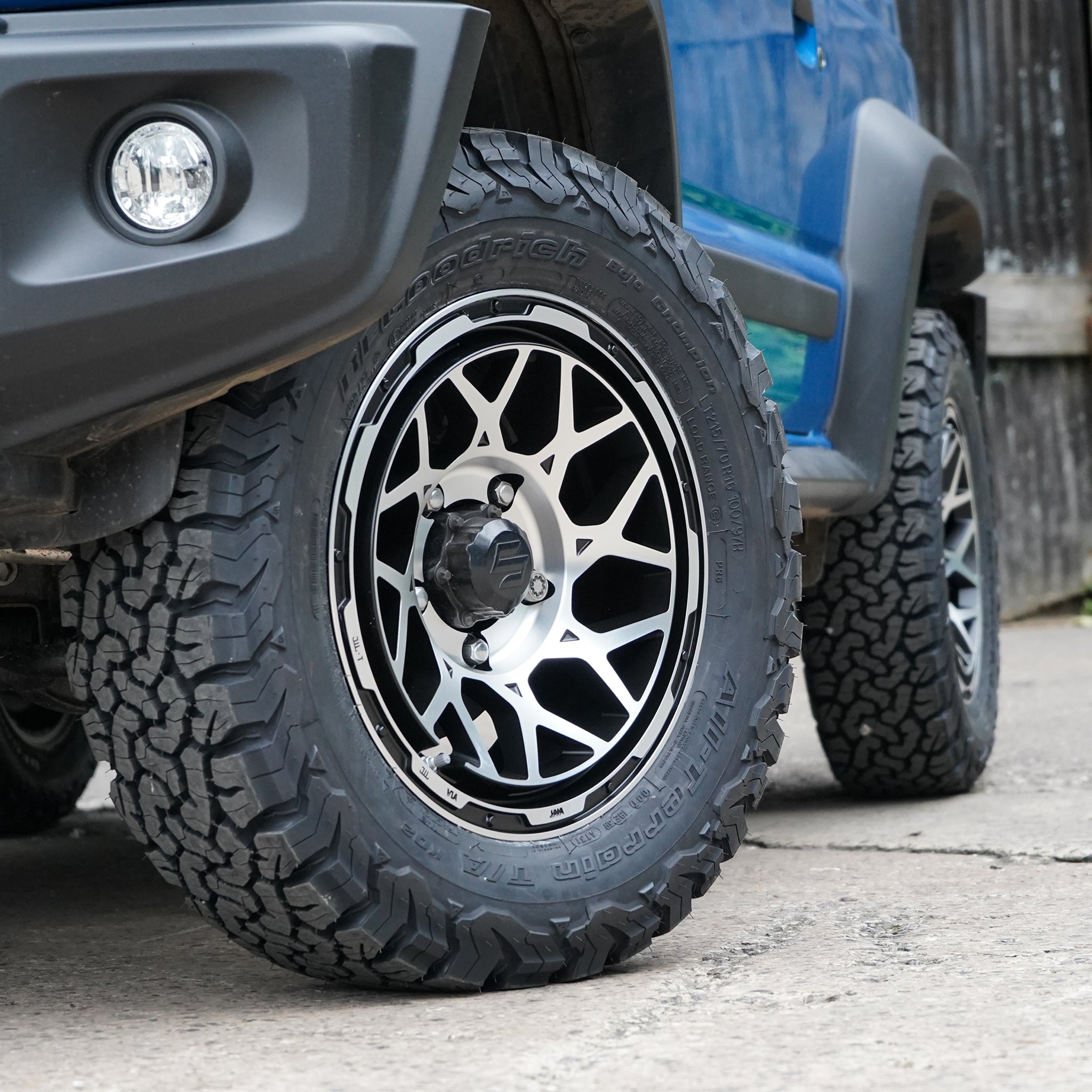 Concave spoke style 16 inch Magpie M-01 Wheels fitted with BF GOODRICH K02 215/70R16 tyres on a Suzuki Jimny (2018+) 16×6.0J-5 Street Track Life