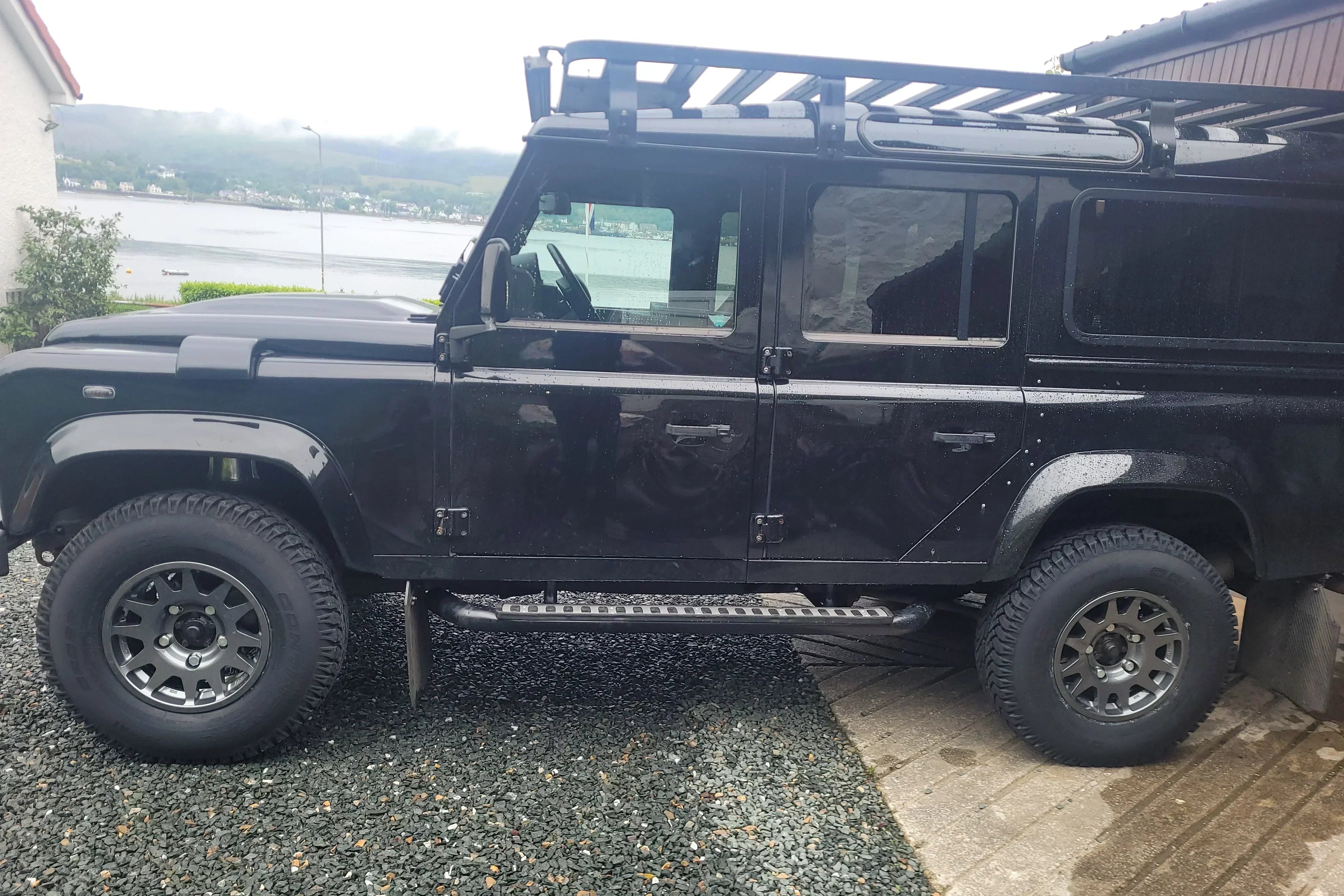 Black Land Rover Defender 110 fitted with EVO Corse DakarZero 16" wheels in Anthracite