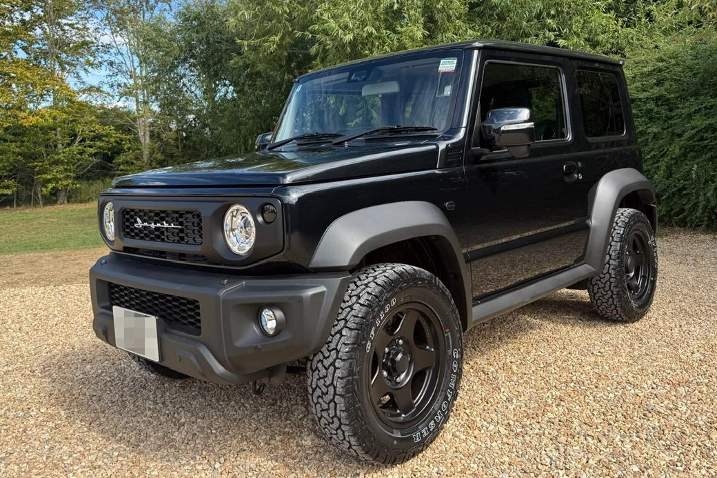 Suzuki Jimny (2018+) with 16" Matte Black BRADLEY V wheels and Comforser CF1100 tyres